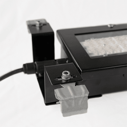 ZAPI, encastré LED encastré dans un potelet avec un système de fixation par griffes, idéal pour les fosses de maintenance