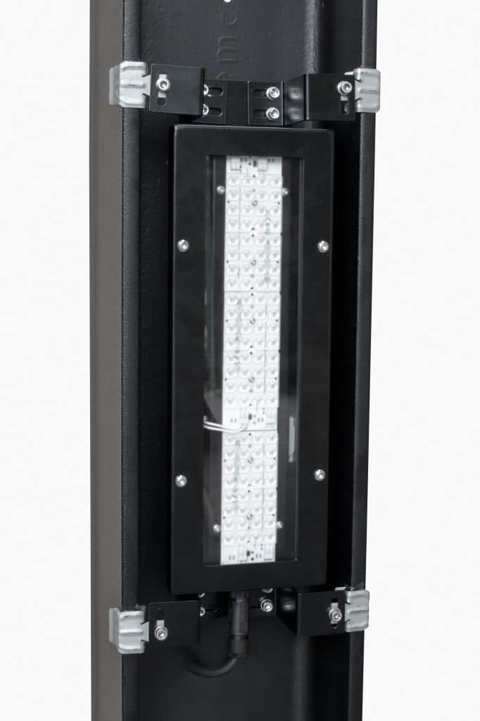 ZAPI, luminaire LED encastré dans un potelet avec un système de fixation par griffes, idéal pour les fosses de maintenance